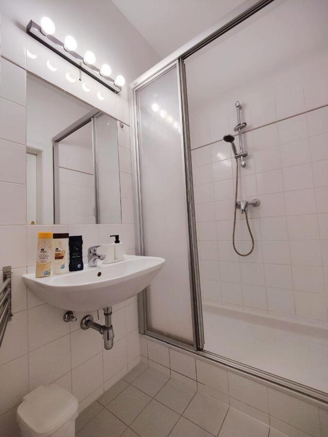 Central Mariahilfer Apartment 4 Min To The City Shopping Center And Schoenbrunn Palace เวียนนา ภายนอก รูปภาพ
