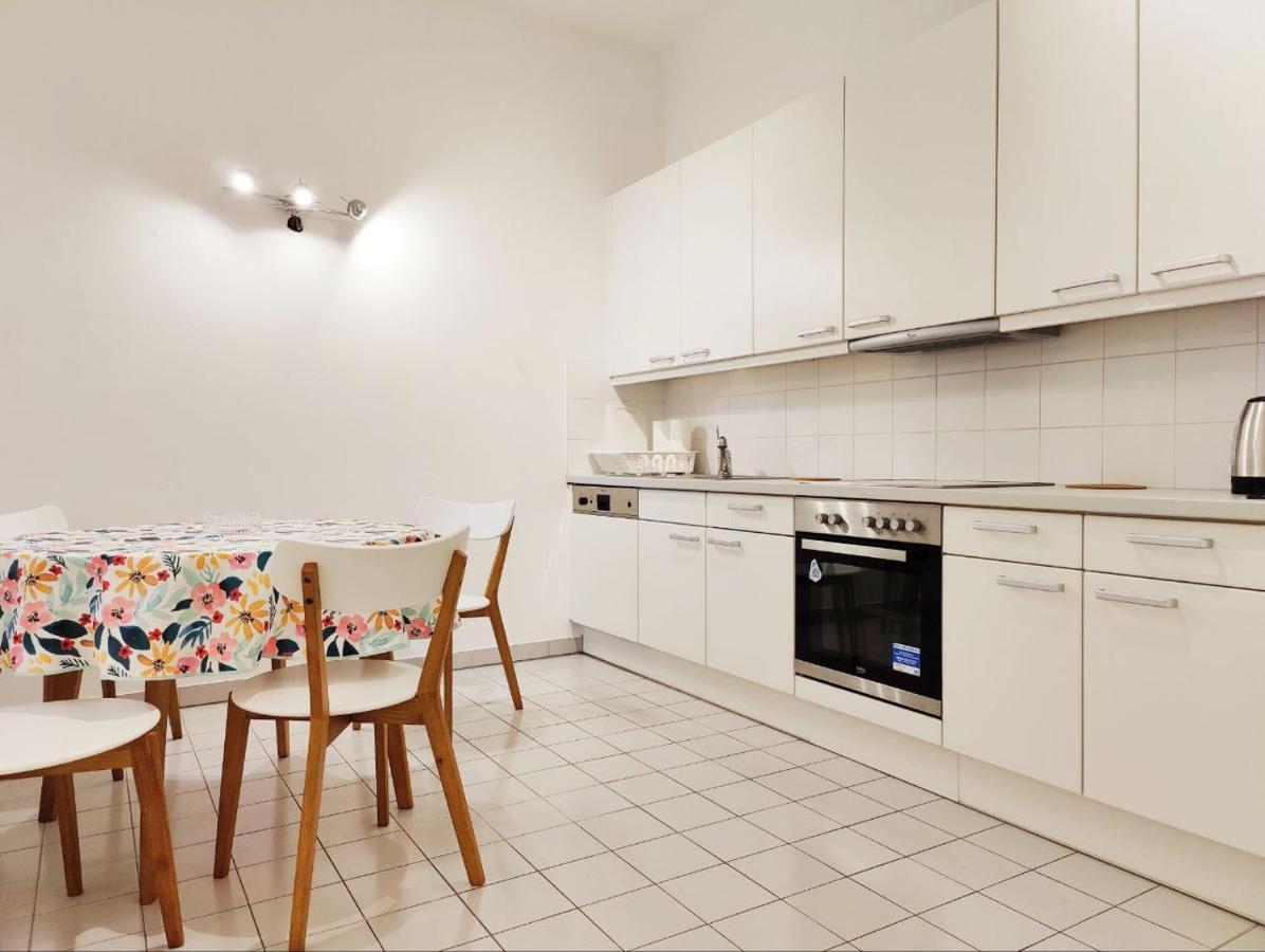 Central Mariahilfer Apartment 4 Min To The City Shopping Center And Schoenbrunn Palace เวียนนา ภายนอก รูปภาพ