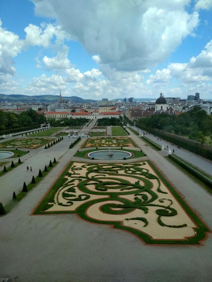 Central Mariahilfer Apartment 4 Min To The City Shopping Center And Schoenbrunn Palace เวียนนา ภายนอก รูปภาพ