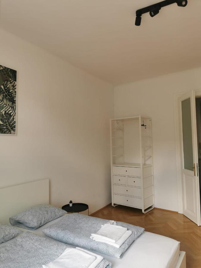 Central Mariahilfer Apartment 4 Min To The City Shopping Center And Schoenbrunn Palace เวียนนา ภายนอก รูปภาพ