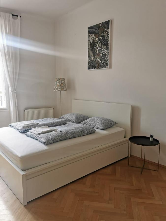 Central Mariahilfer Apartment 4 Min To The City Shopping Center And Schoenbrunn Palace เวียนนา ภายนอก รูปภาพ