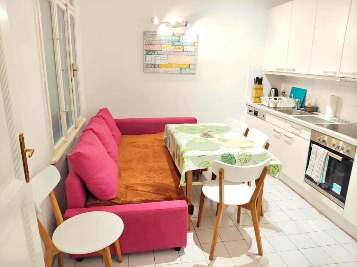 Central Mariahilfer Apartment 4 Min To The City Shopping Center And Schoenbrunn Palace เวียนนา ภายนอก รูปภาพ
