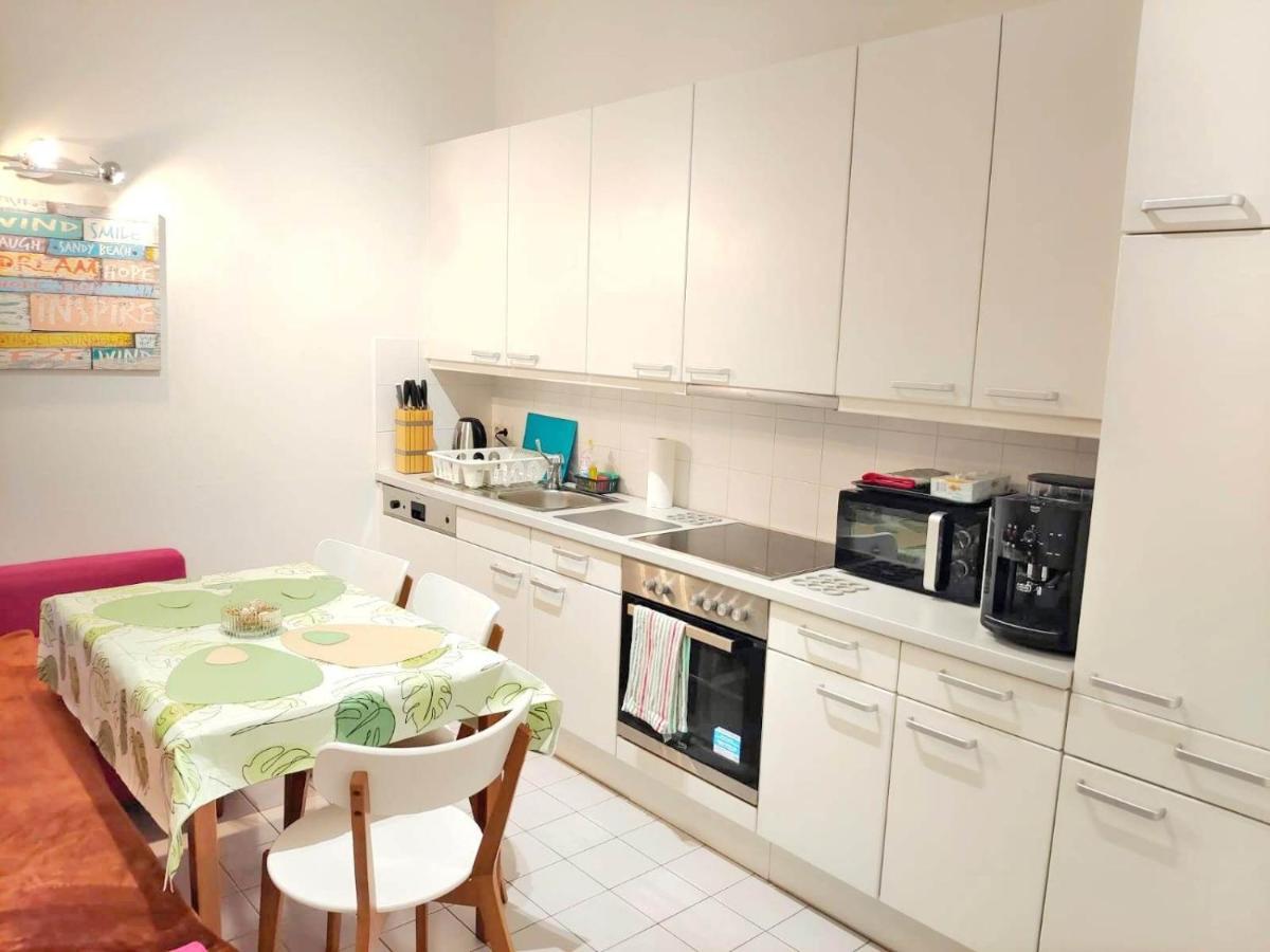 Central Mariahilfer Apartment 4 Min To The City Shopping Center And Schoenbrunn Palace เวียนนา ภายนอก รูปภาพ