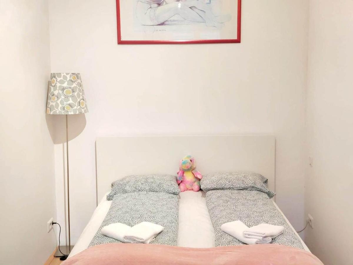 Central Mariahilfer Apartment 4 Min To The City Shopping Center And Schoenbrunn Palace เวียนนา ภายนอก รูปภาพ