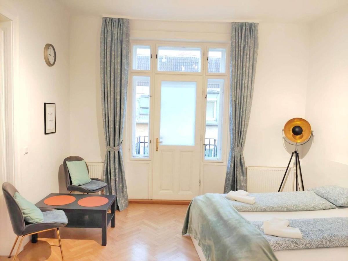 Central Mariahilfer Apartment 4 Min To The City Shopping Center And Schoenbrunn Palace เวียนนา ภายนอก รูปภาพ